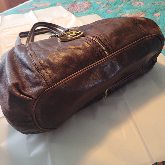 Michael Kors distressed leather tote - Picture 3 of 9